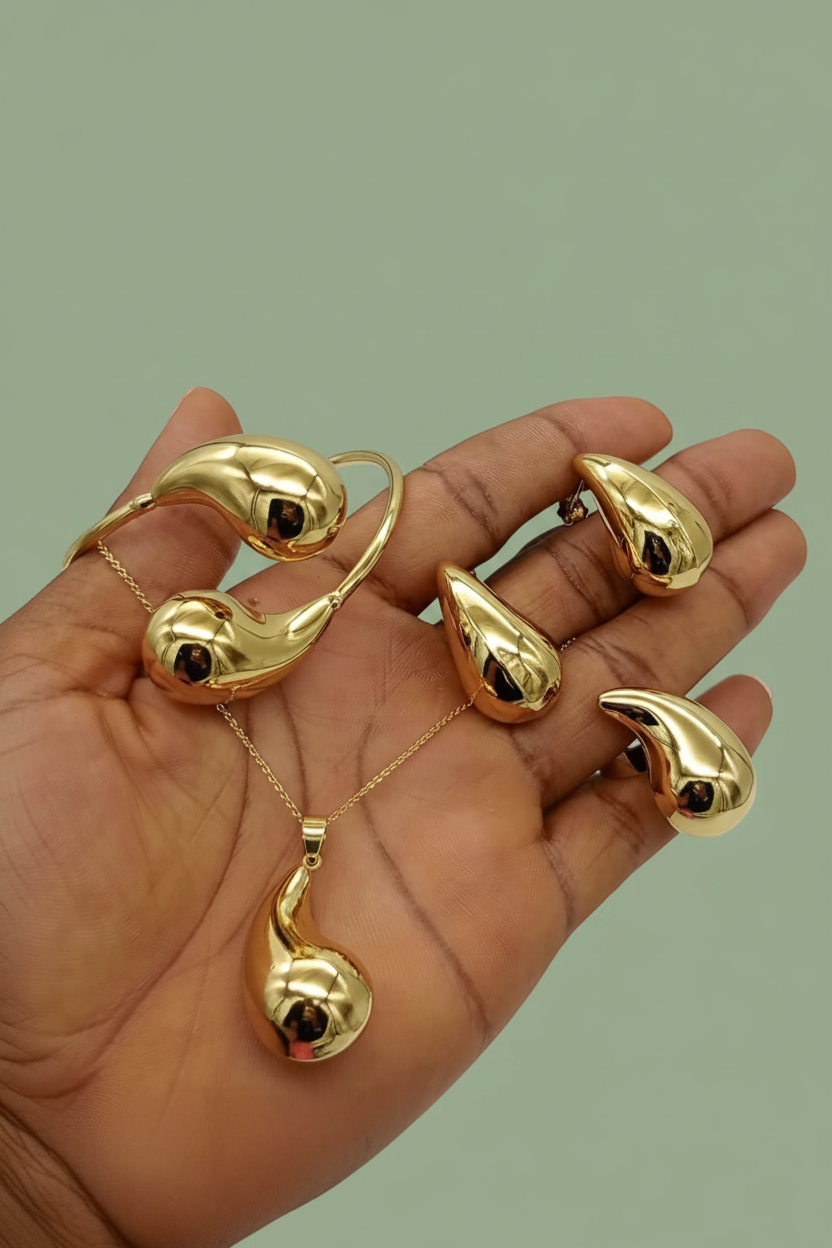 Non tarnish necklace , earring ,ring and bangle