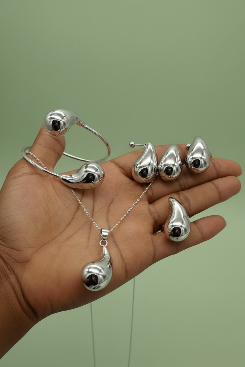 Non tarnish necklace , earring ,ring and bangle