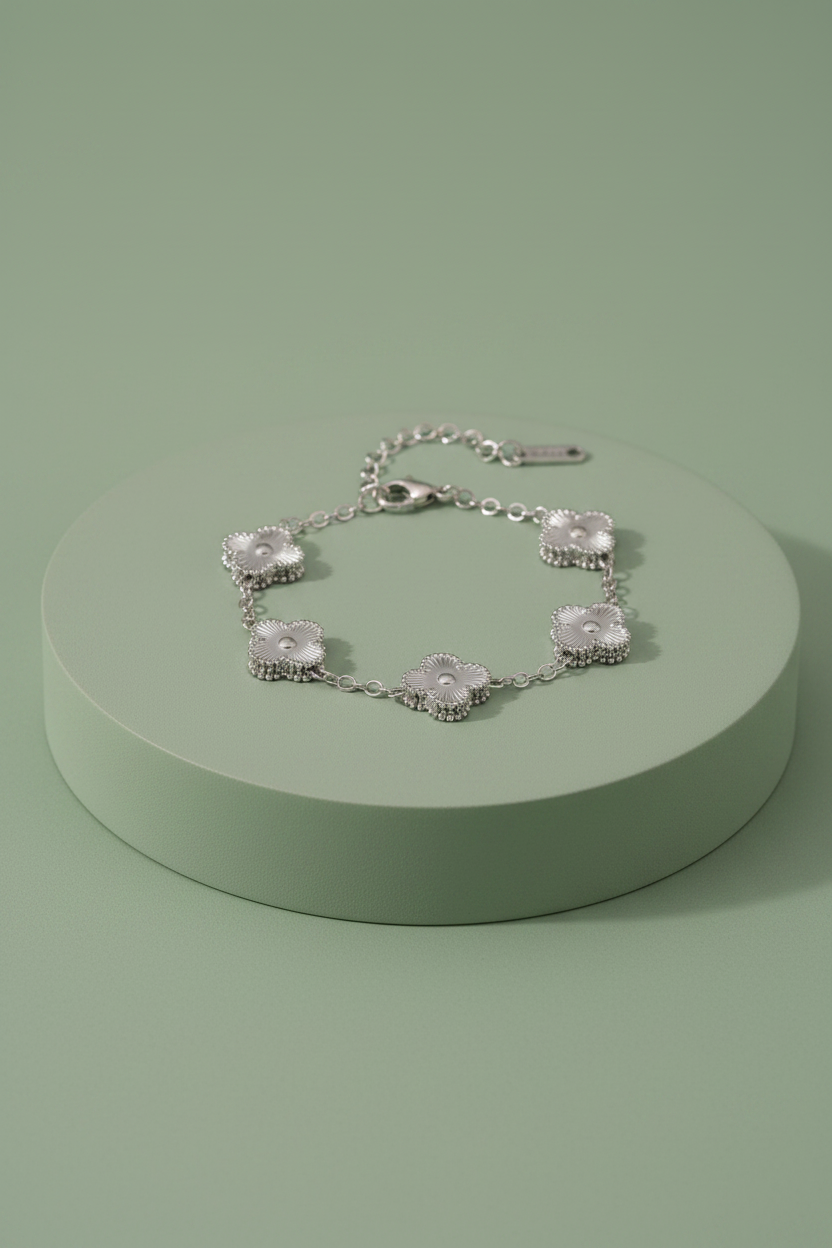 Via Clove Bracelet (Non Tarnish)